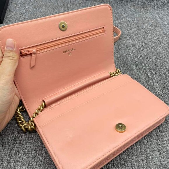 100% Authentic CHANEL Boy Leather Shoulder Bag - Picture 13 of 15